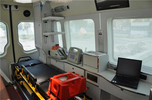 丰城市救护车内部